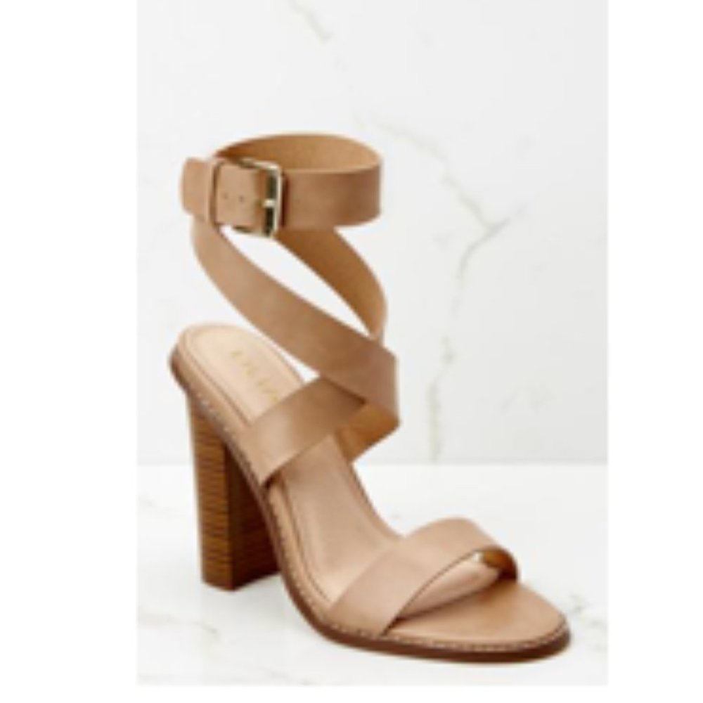 🆕️ NIB Liliana Nude Ankle Strap Heels - Size 10